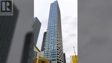 Building Photo - 5 Buttermill Ave.