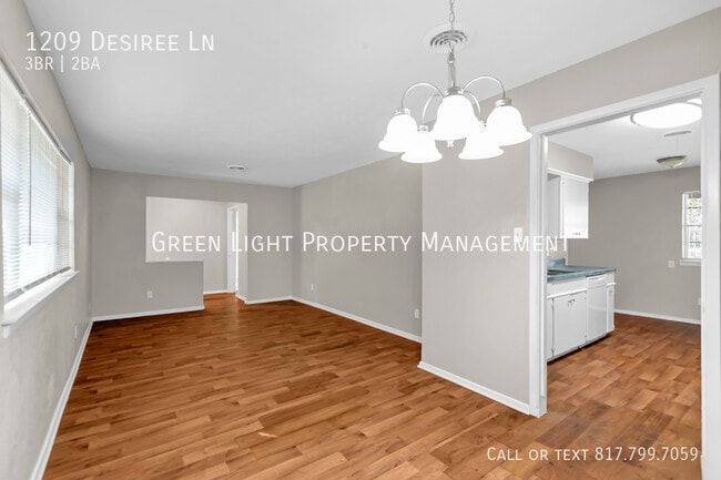 Foto del edificio - 1209 Desiree Ln