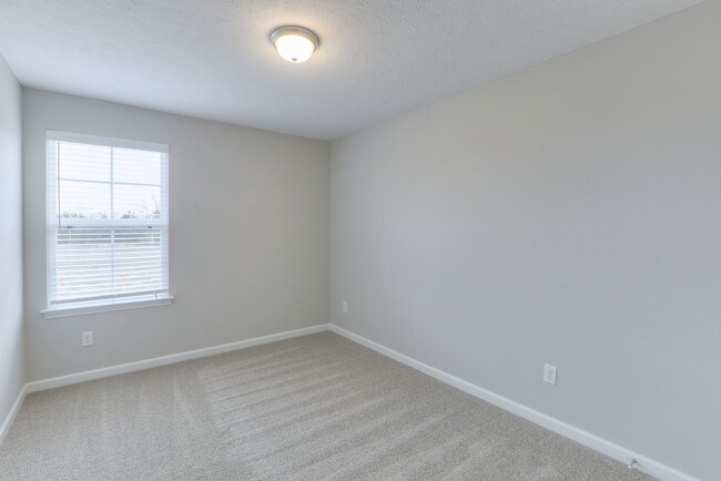 Building Photo - 1850 Bethpage Dr