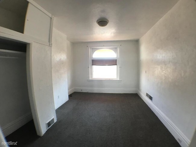 Foto del edificio - 3443 Parkview Ave
