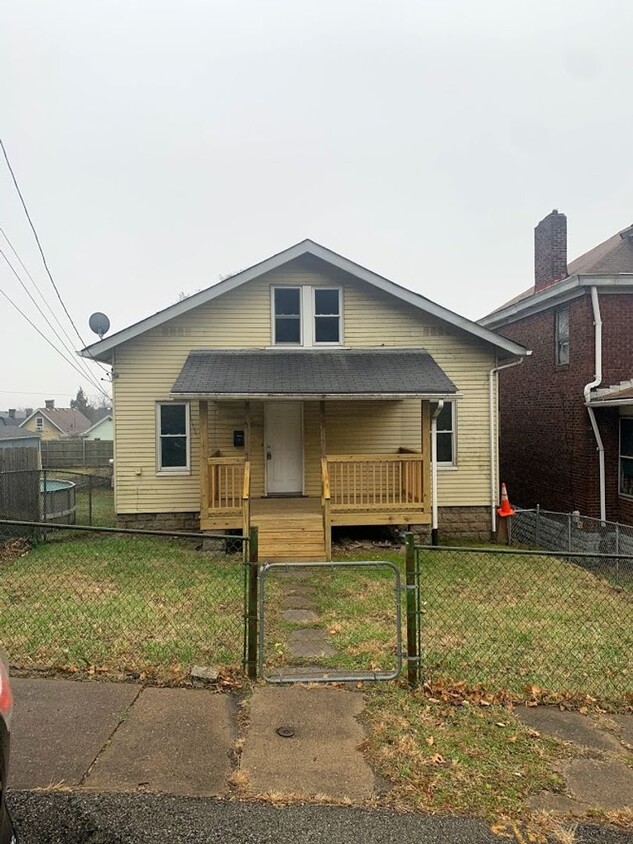 Foto principal - Completely Updated 3 Bed, 1 Bath Home in H...