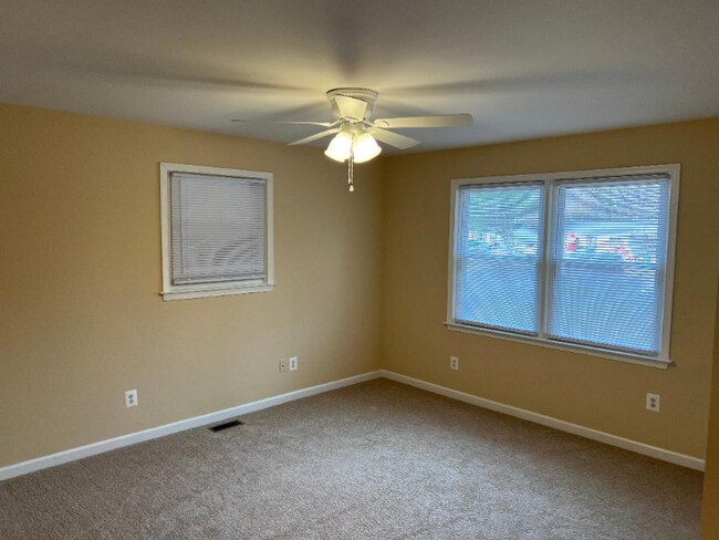 Foto del edificio - 4525 Greenfield Dr