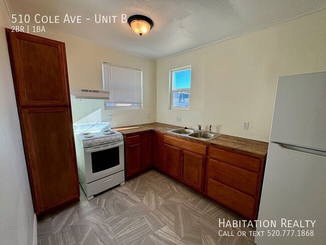 Building Photo - Beautifully Renovated 2bd/1ba Home at the ...