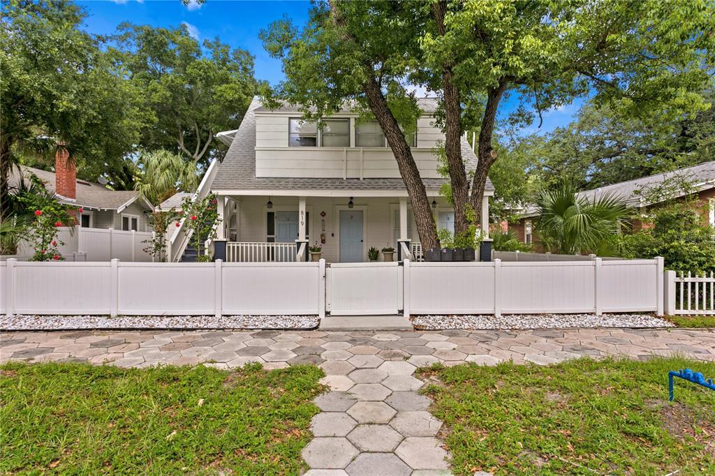 Foto principal - 819 11th St N