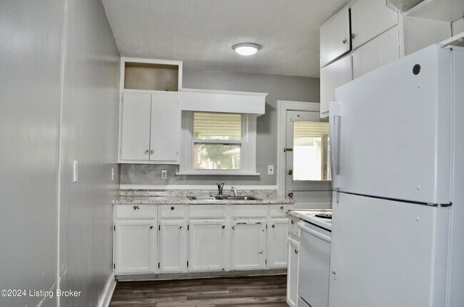 Foto del edificio - 221 W Woodlawn Ave