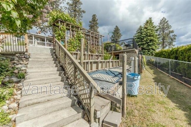 Building Photo - 2805 Thacker Dr