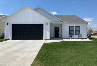 Building Photo - Sleek, Modern 3 Bedroom!