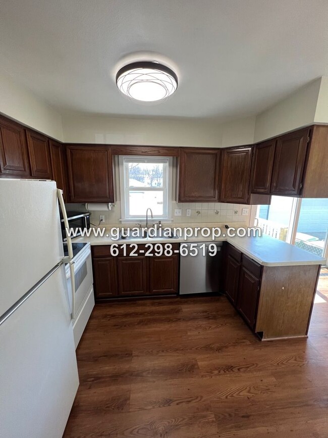 Foto del edificio - Shoreview House Available Now, Updated Ful...