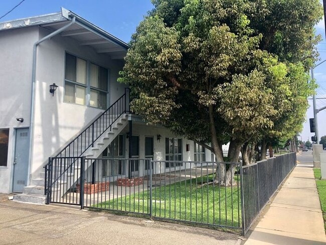 Building Photo - Charming Pet-Friendly Studio in Norwalk - ...