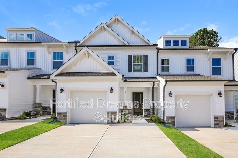 Primary Photo - 5 Saltford Ln