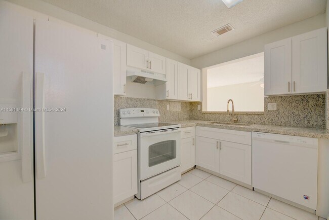 Building Photo - 1137 NW 125th Ave