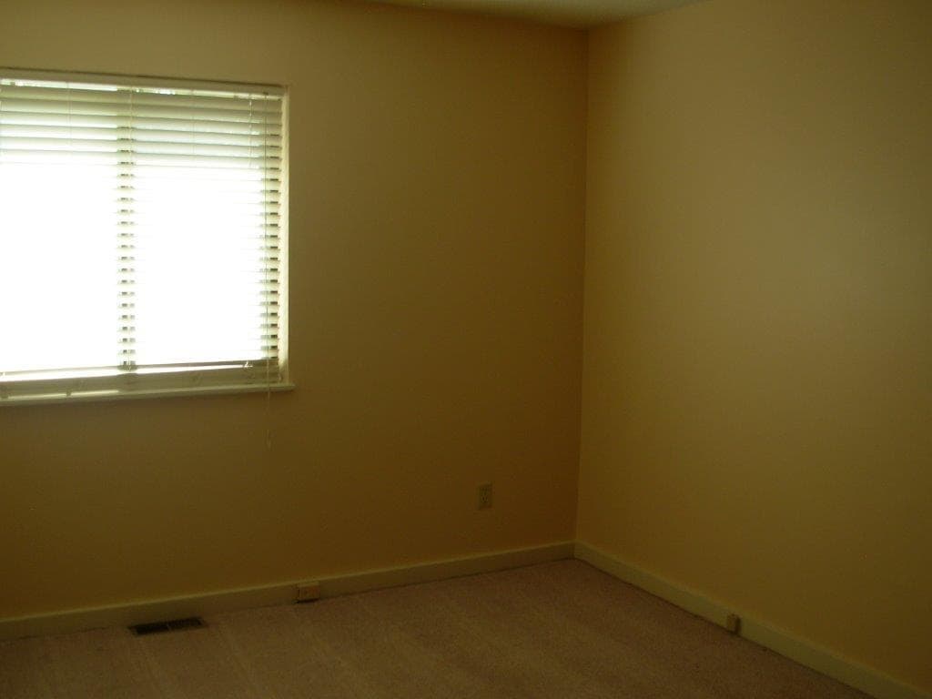 Building Photo - 8854 Carriage Dr