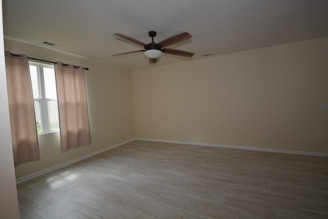 Building Photo - 136 Hamilton Grove Dr