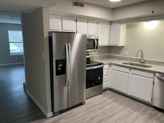 Photo - Updated townhouse close to lake