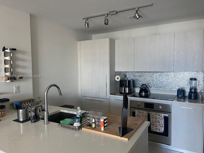 Foto del edificio - 501 NE 31st St