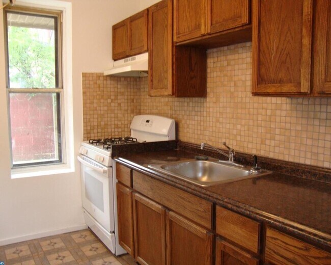 Building Photo - 2429 S Marshall St