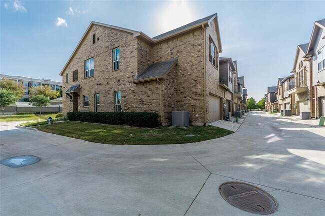 Building Photo - 914 Dartford Dr