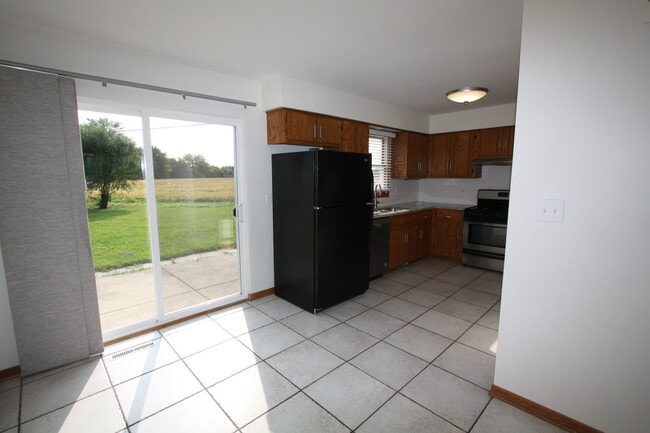 Building Photo - 301 S Raven Rd