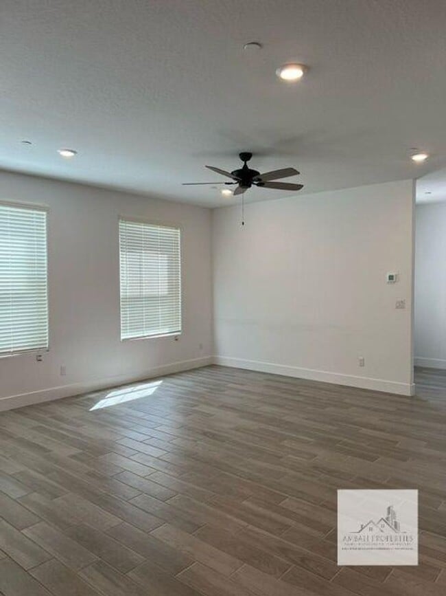 Building Photo - Beautiful Newer 3 Bedrooms 2.5 Baths Home with SOLAR!!!