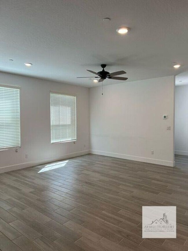 Foto del edificio - Beautiful Newer 3 Bedrooms 2.5 Baths Home with SOLAR!!!