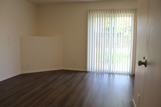 Foto del edificio - 4 bedroom, 2.5 bath home in quiet Scappoose neighborhood