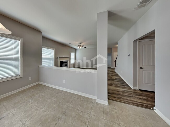 Building Photo - 3613 Walking Stick Way NE