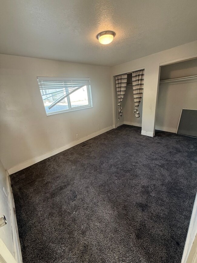 Building Photo - CS-108 W 250 S