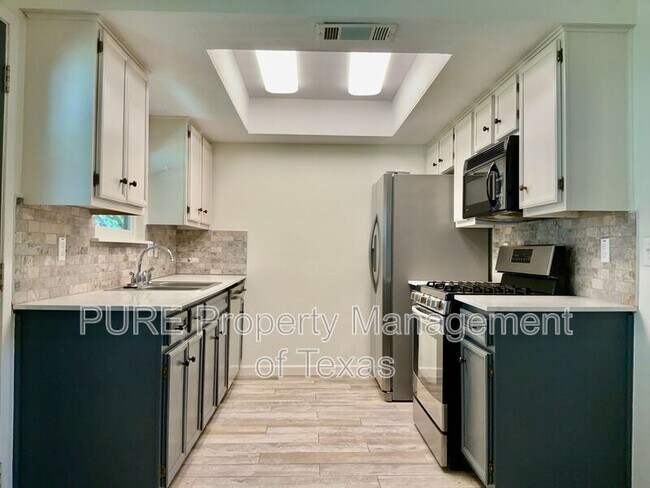 Foto del edificio - 407 Meadowcreek Cir