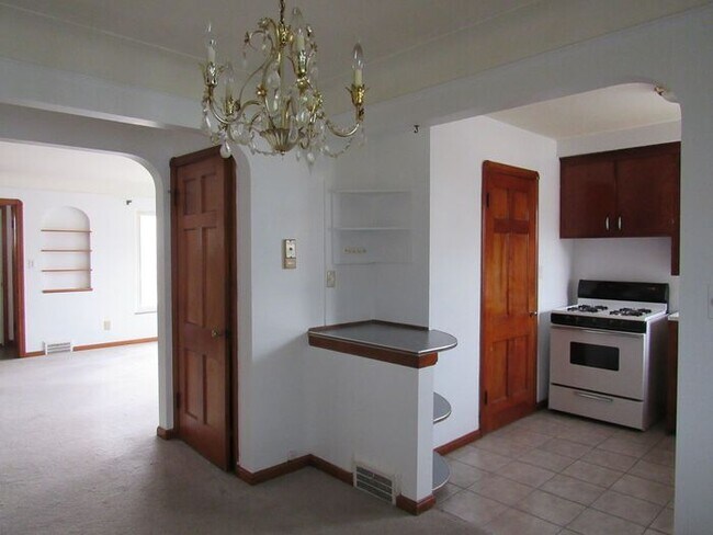Foto del edificio - Spacious 3BD+/2BA House in Newburgh Hts.