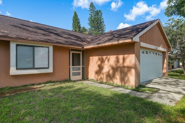 Building Photo - 15846 Country Lake Dr