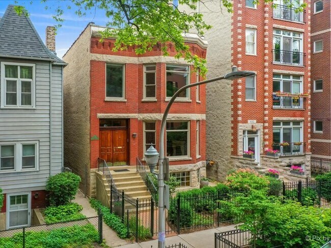 Foto del edificio - 634 W Briar Pl