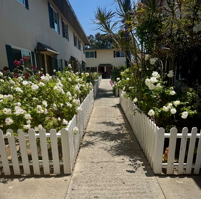Building Photo - 1978 Maple Ave