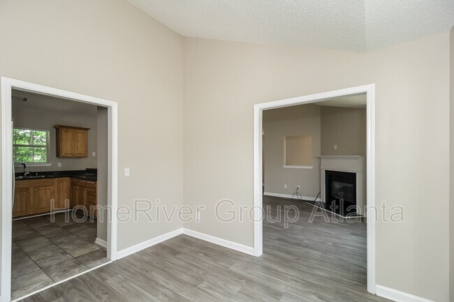 Building Photo - 5037 Kens Ct