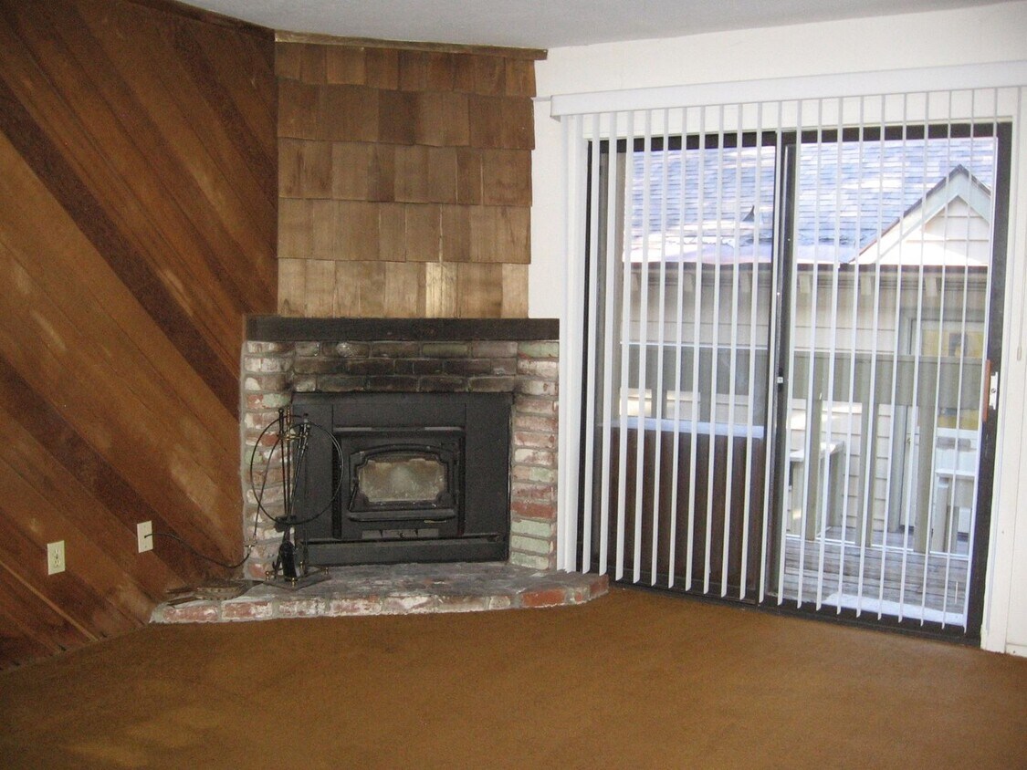 Building Photo - Ground Floor Studio for Rent – La Vista Bl...