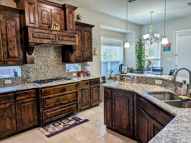 Building Photo - 2472 Twin Oaks Dr