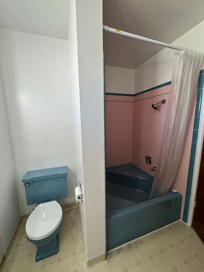 Foto del edificio - Charming Home Rent Ready !