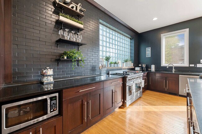 Foto del edificio - 2630 S Throop St