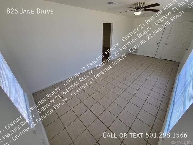 Foto del edificio - 826 Jane Dr