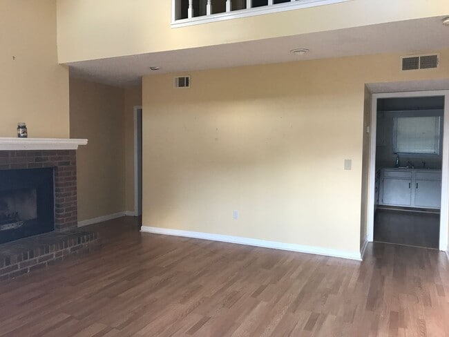 Building Photo - Modern 2BR/1.5BA Townhome in Prime Kennesa...