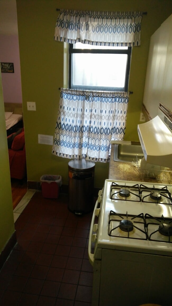 Kitchen - 571 Academy St