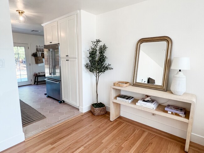 Foto del edificio - 902 Harold Ln