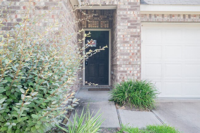 Foto del edificio - 2524 Bryan Park Ln
