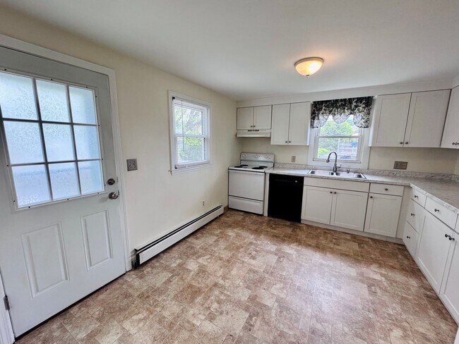 Foto del edificio - Newly Renovated Year-Round Apartments – St...
