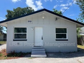 Building Photo - 2204 W Pine St