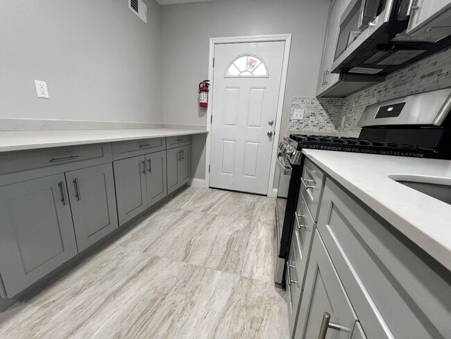 Foto del edificio - 78 Oakwood Ave