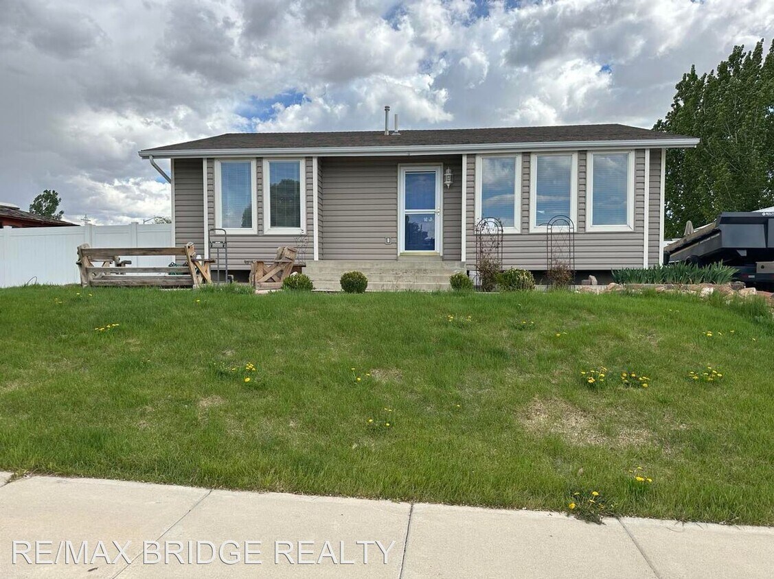 Primary Photo - 5 br, 2 bath House - 1686 Sagewood Rd