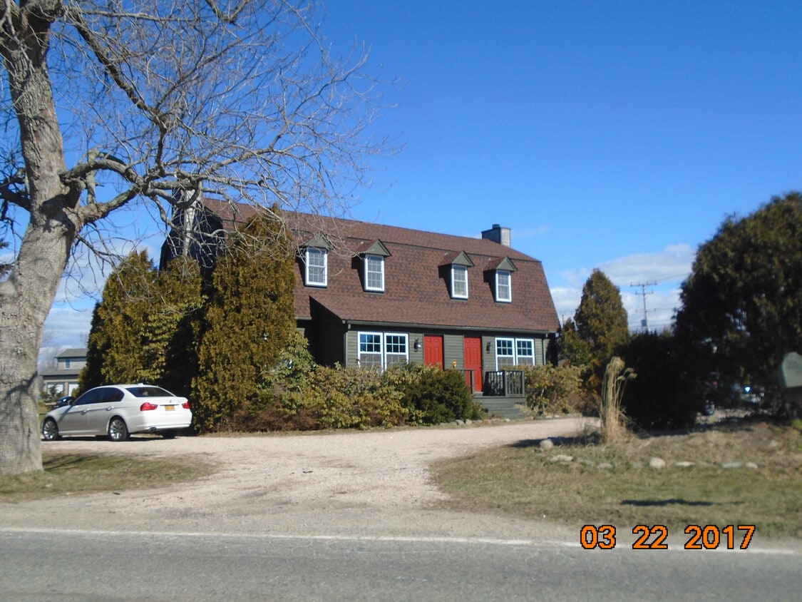 Primary Photo - 306 Oliphant Ln