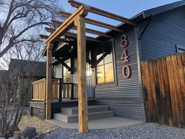 Foto del edificio - 840 Hill Ave