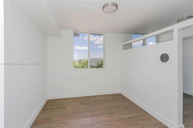 Foto del edificio - 1620 NW 18th St