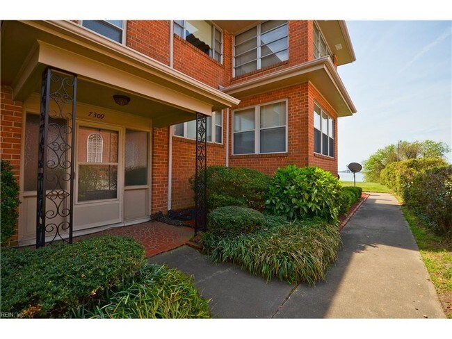 Building Photo - Bridgeview Manor
